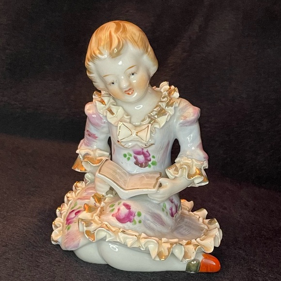 Antique (1900-1940) Porcelain Figurine Seated Girl Reading a Book Made in Japan - Picture 3 of 9